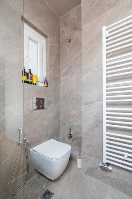 Urban Elegance In Kolonaki Apartment Athena Bagian luar foto