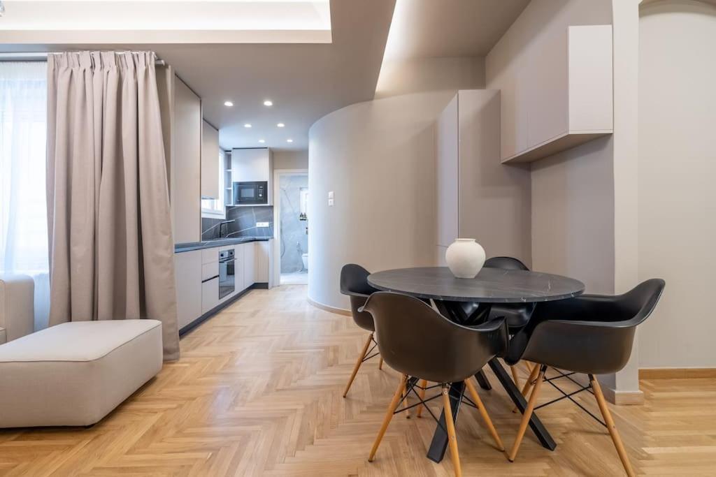 Urban Elegance In Kolonaki Apartment Athena Bagian luar foto