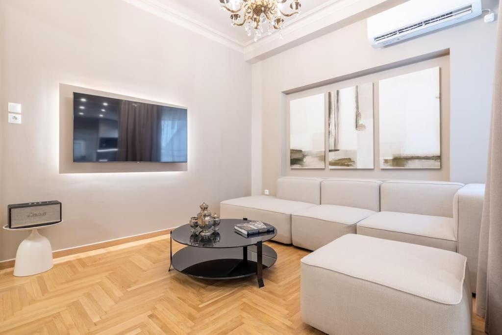 Urban Elegance In Kolonaki Apartment Athena Bagian luar foto