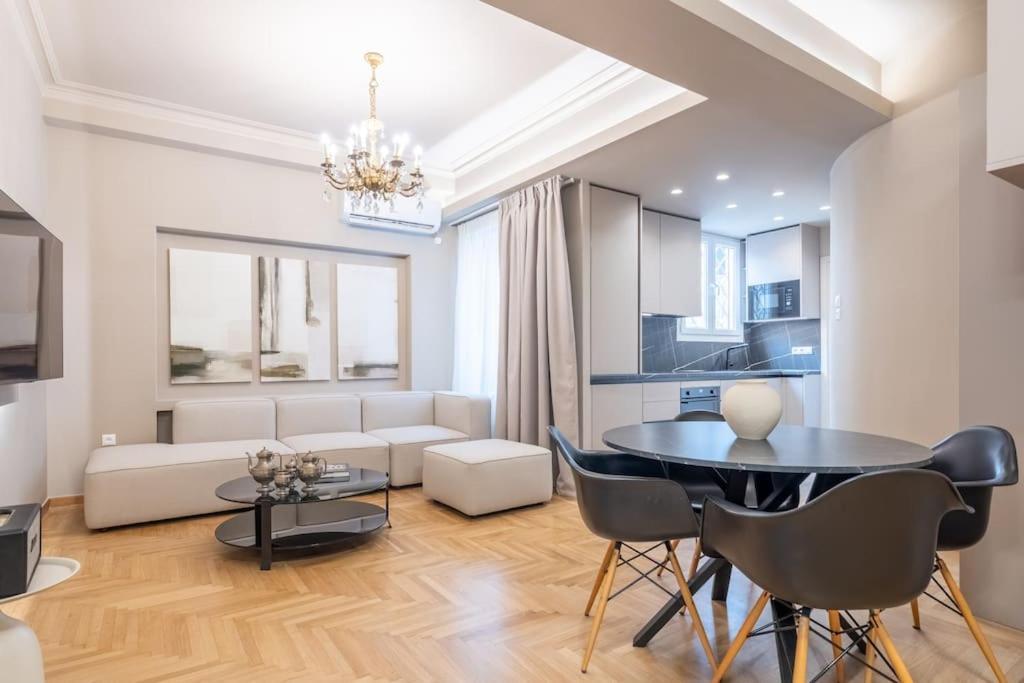 Urban Elegance In Kolonaki Apartment Athena Bagian luar foto