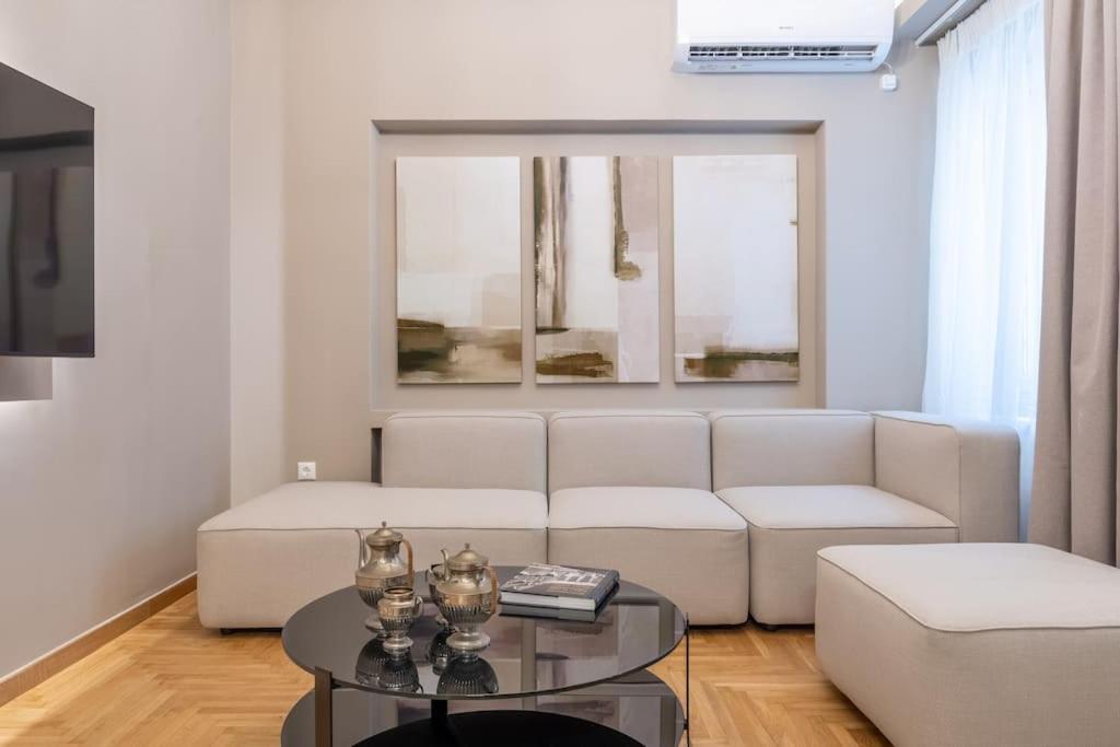 Urban Elegance In Kolonaki Apartment Athena Bagian luar foto