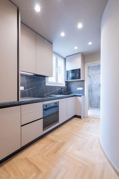 Urban Elegance In Kolonaki Apartment Athena Bagian luar foto