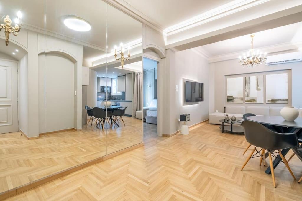 Urban Elegance In Kolonaki Apartment Athena Bagian luar foto