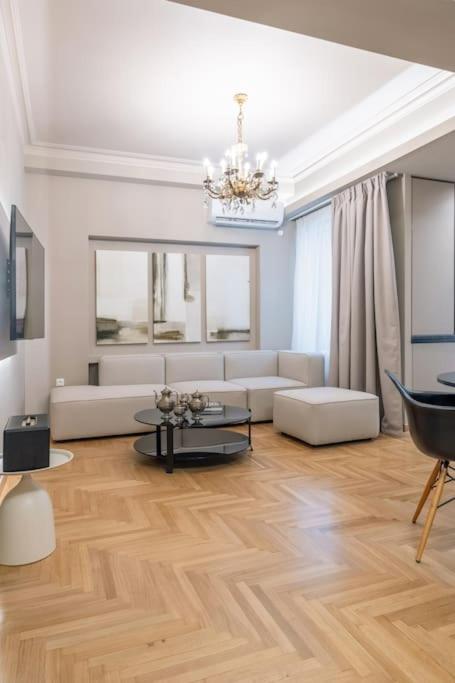 Urban Elegance In Kolonaki Apartment Athena Bagian luar foto